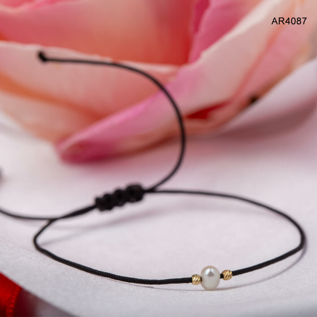 AR4087 BRATARA CU SNUR NEGRU SI PERLA BILE AUR 2,5MM PERLA APROX 5-6MM